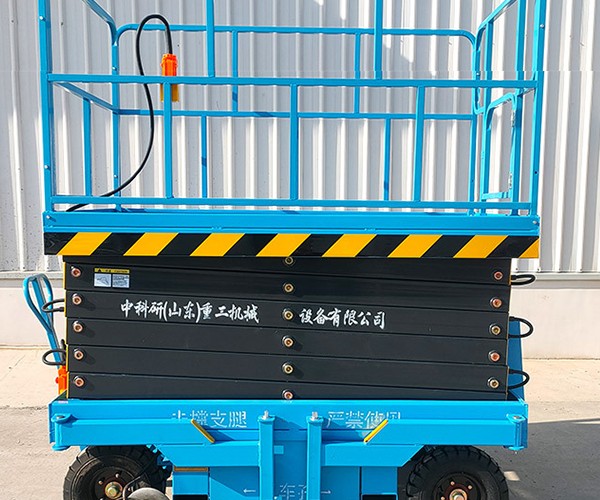 龙门自行走升降机